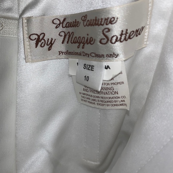 Never Worn Wedding Dress - Picture 3 of 6